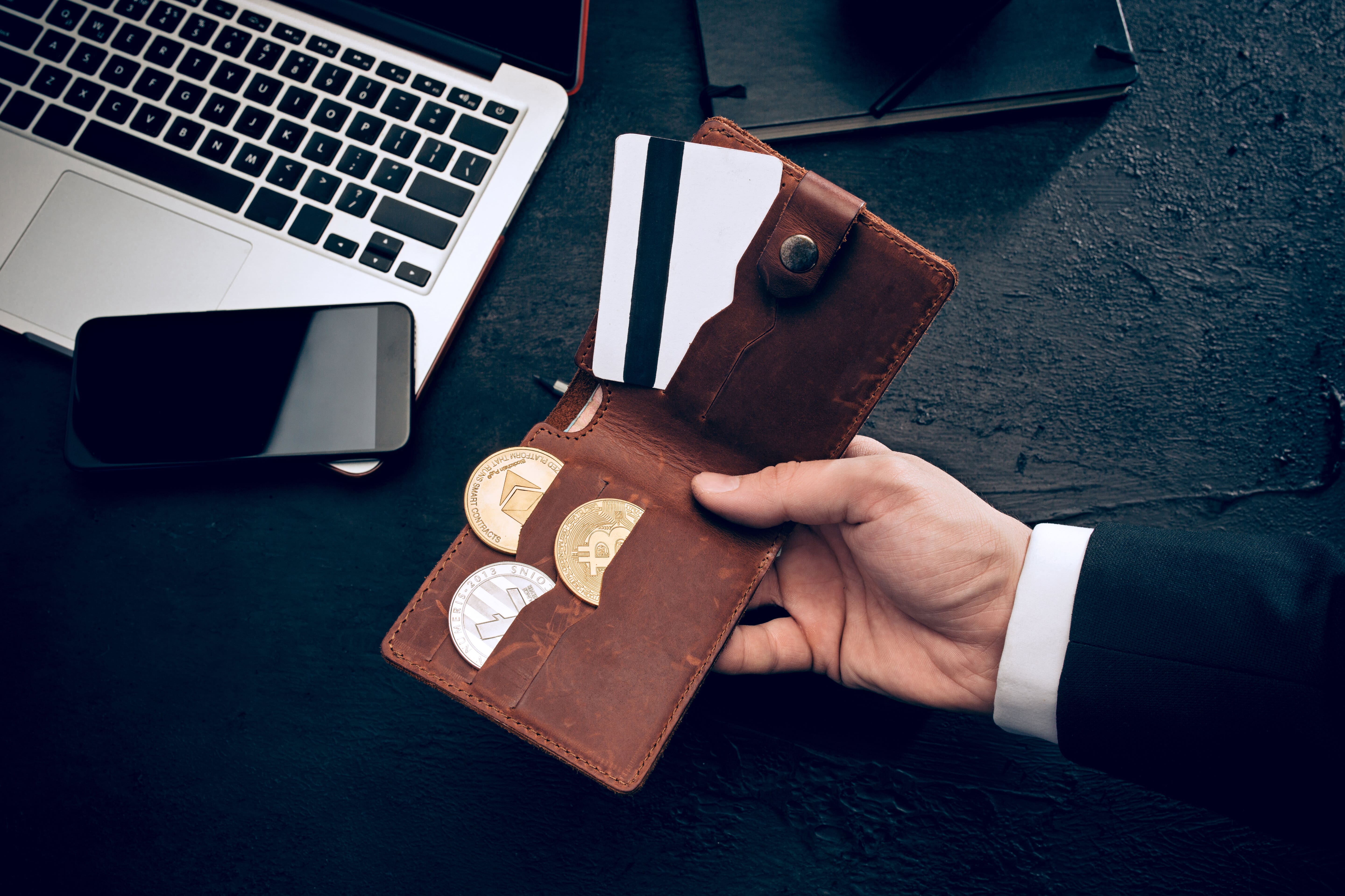 Как выдавать зарплату криптовалютой?